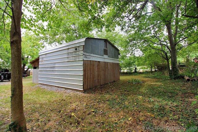 view of outbuilding