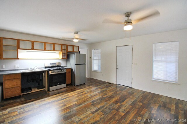 516 W Fox St, Tahlequah, OK 74464 - kitchen with gas stove, freestanding refrigerator, a ceiling fan, dark wood-style flooring, and glass insert cabinets