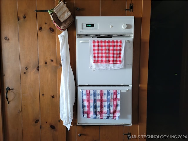 room details with double oven