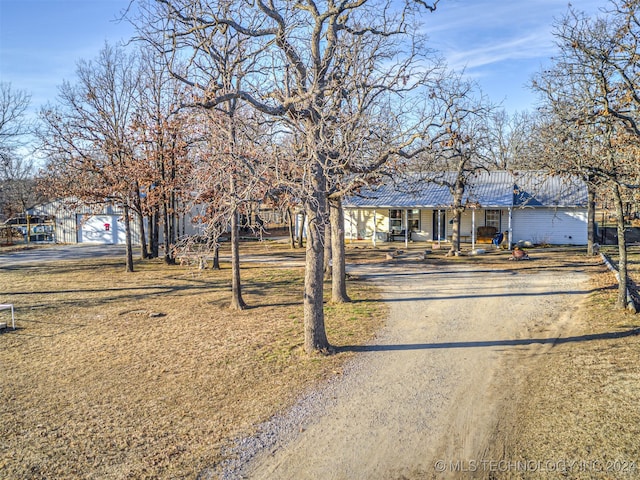 view of front of property featuring a garage