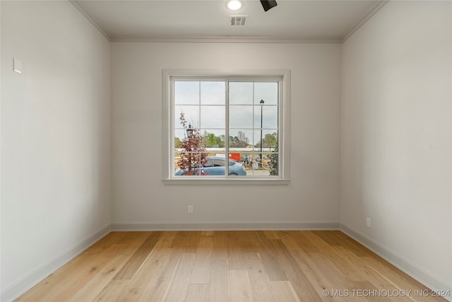 spare room with ceiling fan, light hardwood / wood-style flooring, and crown molding