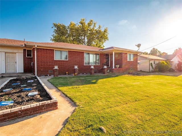 view of front of house with a front lawn