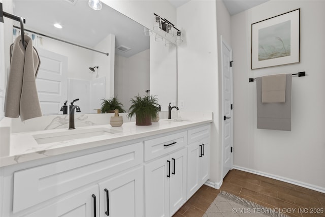 bathroom with vanity