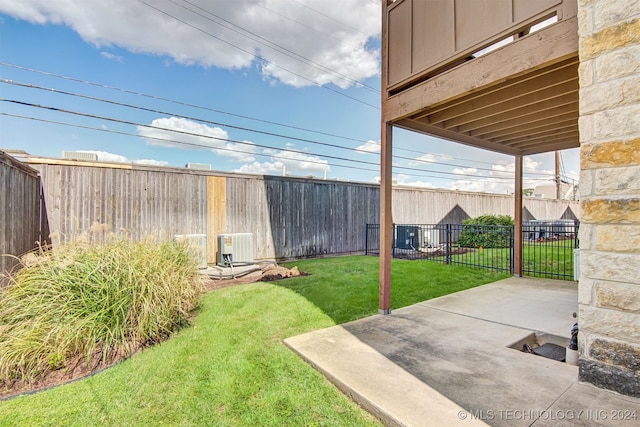 view of yard with a patio