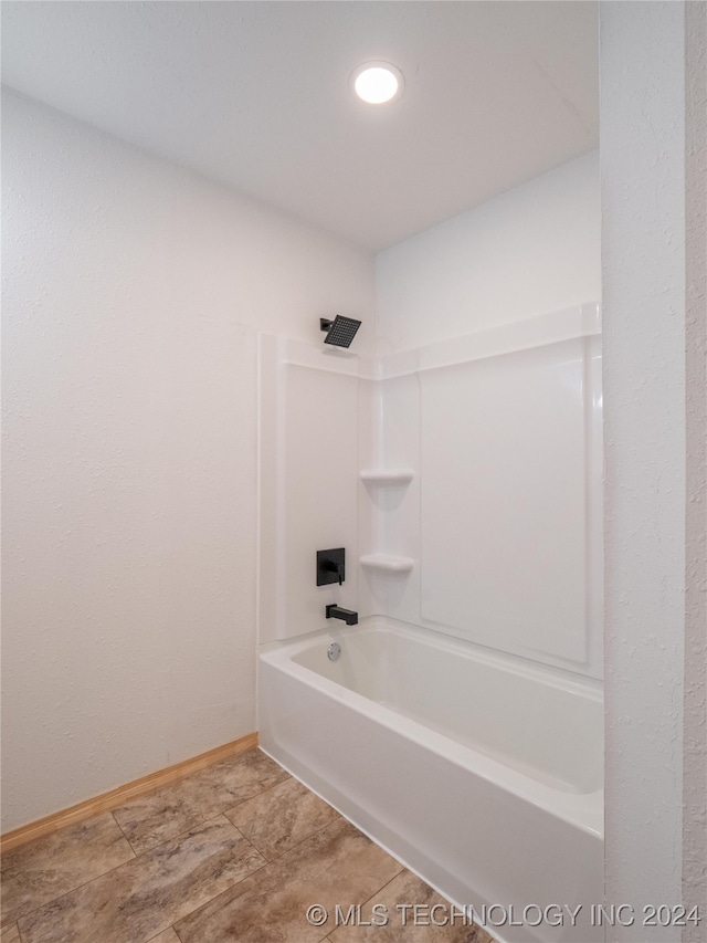 bathroom with shower / washtub combination