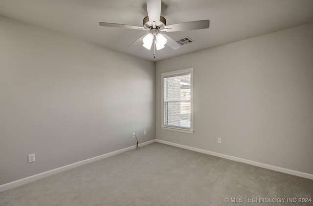 unfurnished room with light carpet and ceiling fan