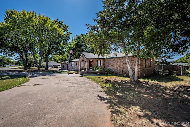 view of front of property