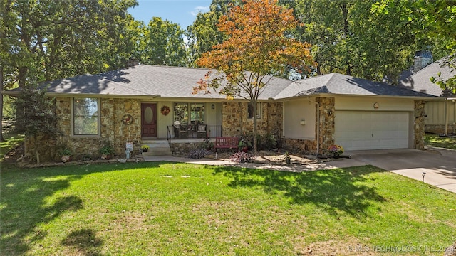 ranch-style home featuring a front lawn, a porch, and a garage