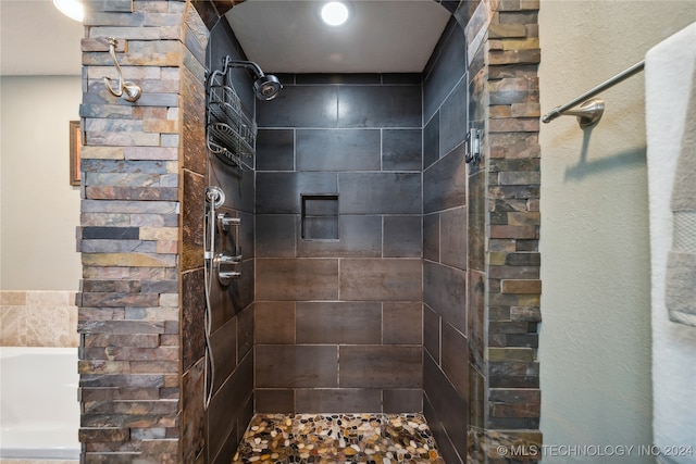 bathroom featuring a tile shower