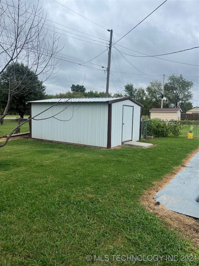 view of outdoor structure with a yard