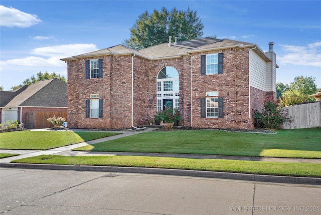 view of front of property featuring a front lawn