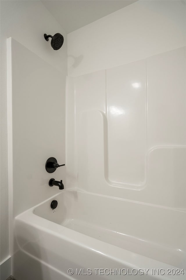 bathroom with shower / tub combination