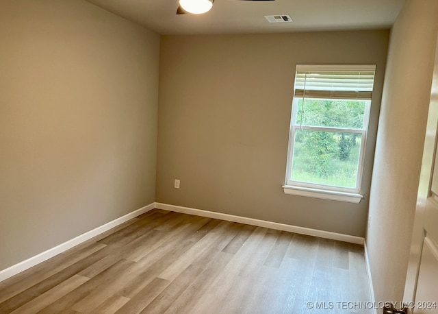 unfurnished room with light wood-type flooring and ceiling fan