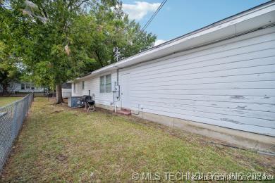 view of side of property featuring a yard