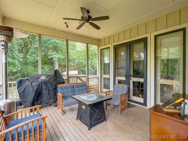 sunroom featuring ceiling fan