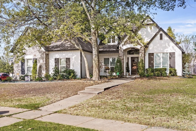 view of front of home featuring a front lawn