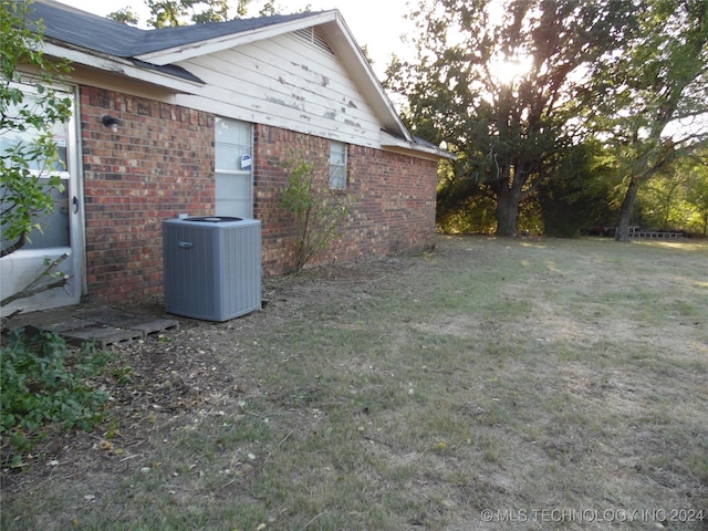 view of yard with central AC unit