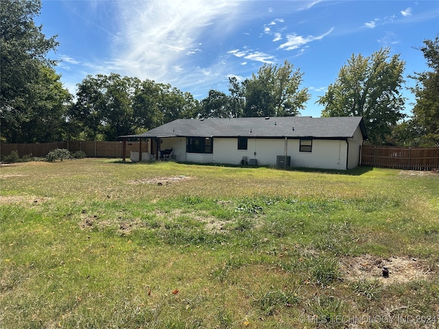 view of yard with central AC unit