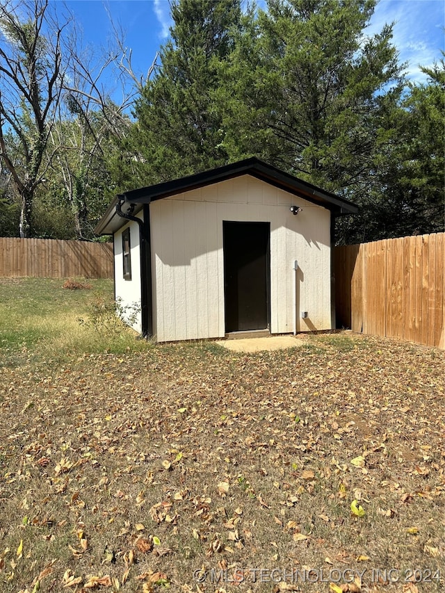 view of outbuilding