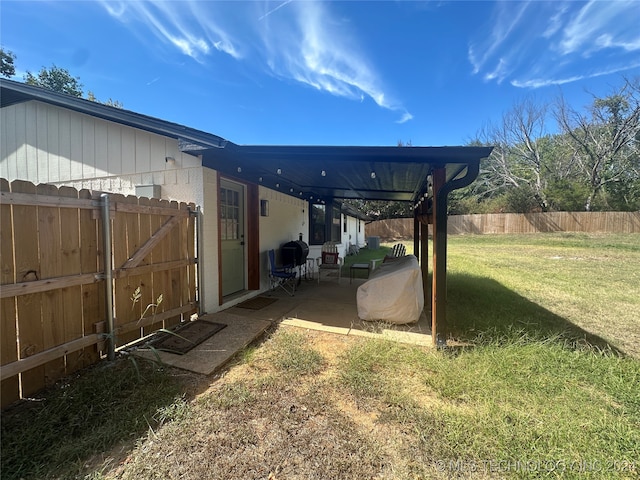 view of yard featuring a patio area