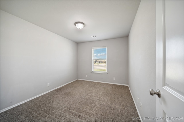 view of carpeted spare room