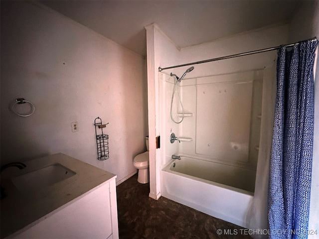 full bathroom featuring shower / bath combo with shower curtain, vanity, and toilet