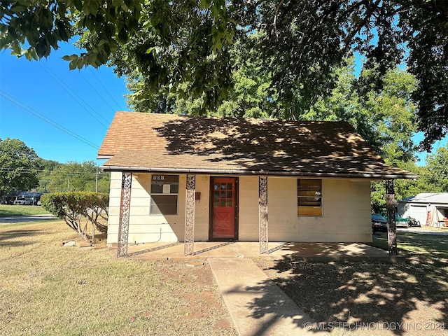 bungalow-style home featuring a front yard