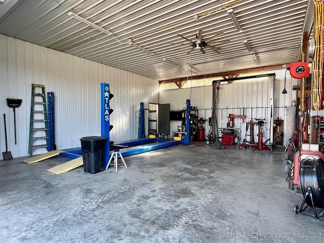 garage with ceiling fan