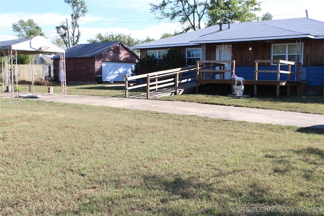 view of yard featuring an outbuilding