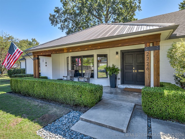 view of front of home with covered porch