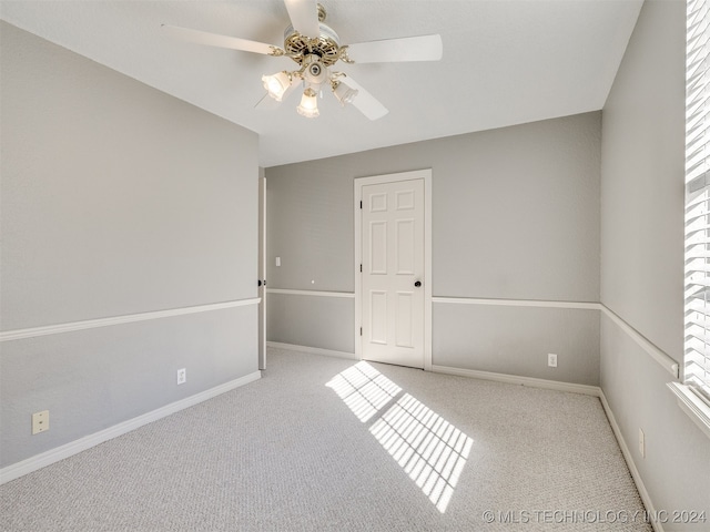 unfurnished room with light carpet and ceiling fan