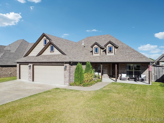 view of front facade featuring a garage and a front yard