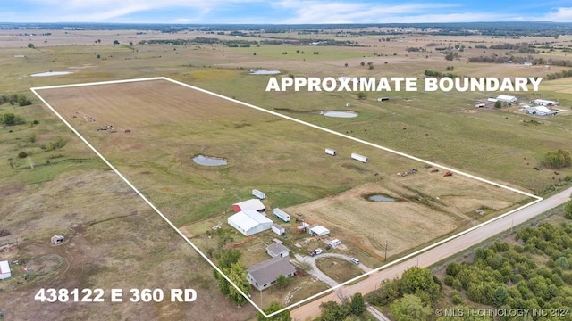 birds eye view of property featuring a rural view