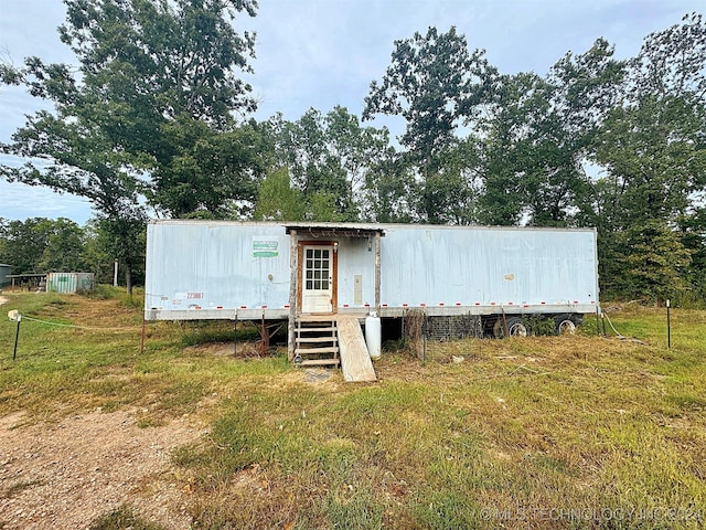 exterior space featuring a yard