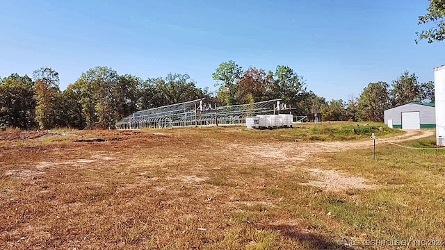 view of yard with an outdoor structure