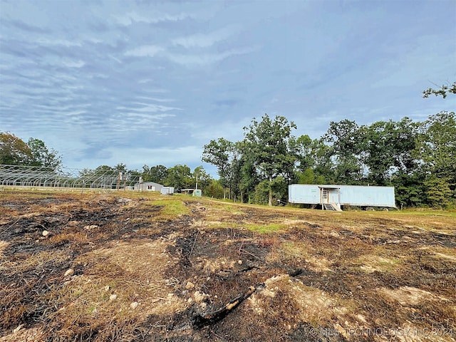 view of yard featuring a rural view