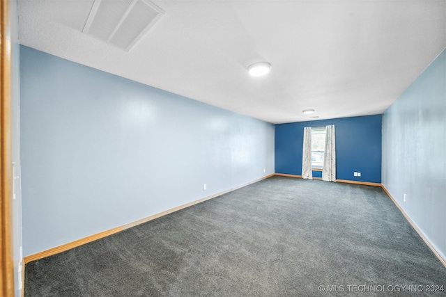 unfurnished room featuring carpet