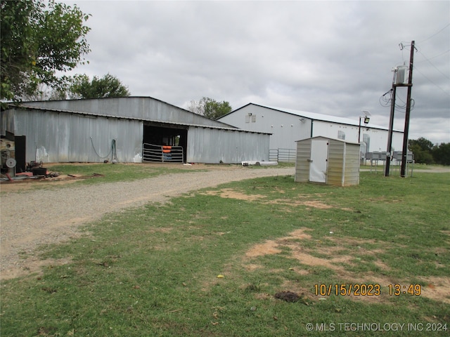 view of outdoor structure with a yard