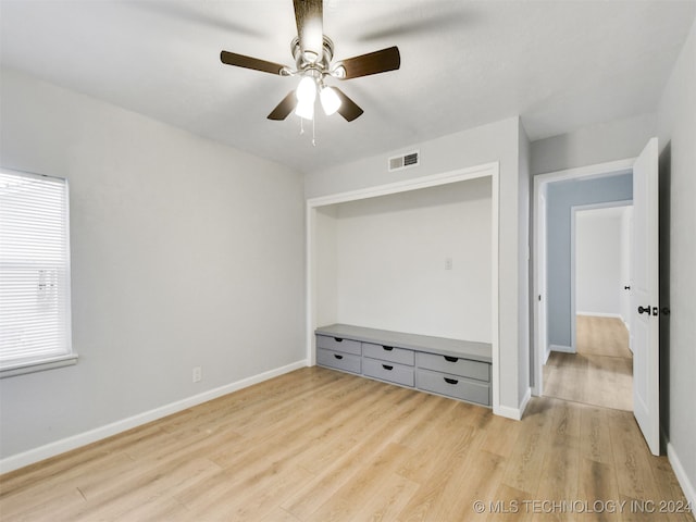 unfurnished bedroom with light wood-type flooring, ceiling fan, and a closet