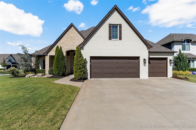 view of front of home featuring a front lawn and a garage