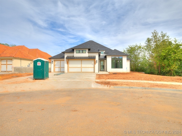 view of front facade featuring a garage