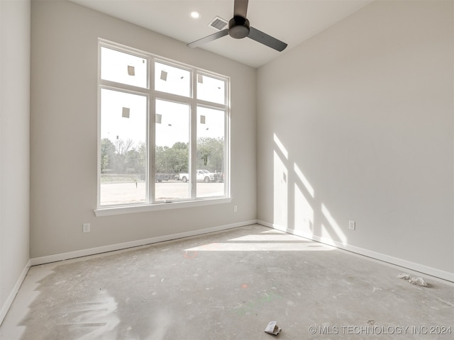 empty room featuring ceiling fan