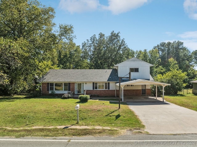 view of front of house with a front lawn