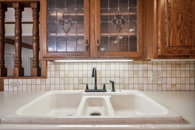 room details featuring sink