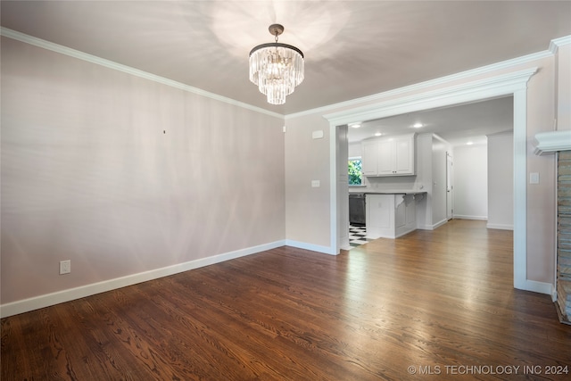 interior space with ornamental molding, beverage cooler, dark hardwood / wood-style floors, and an inviting chandelier