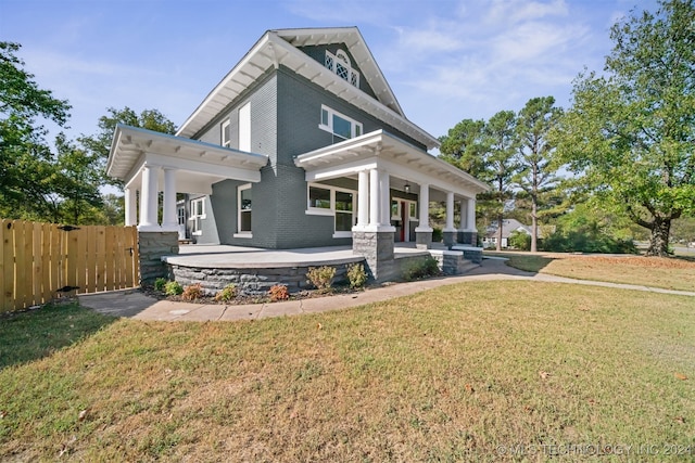 view of front of home featuring a front yard and a patio area