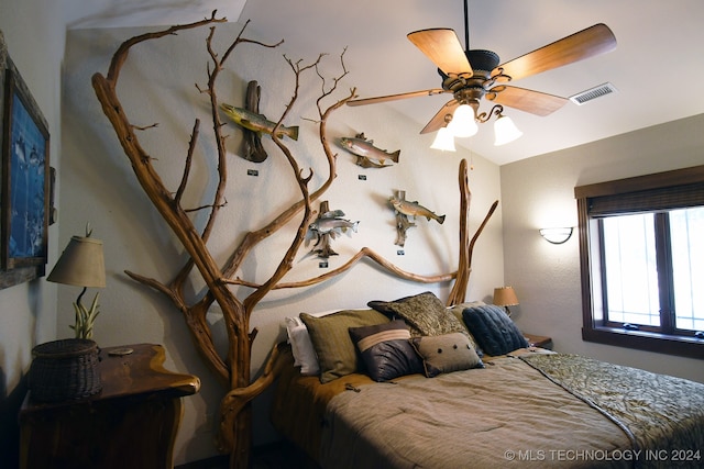 bedroom with ceiling fan