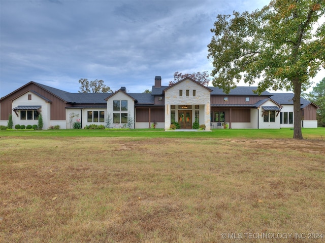 view of front of property with a front yard