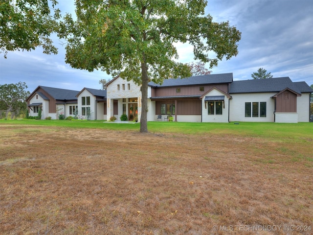 view of front of property with a front lawn