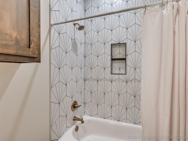 bathroom with shower / tub combo with curtain